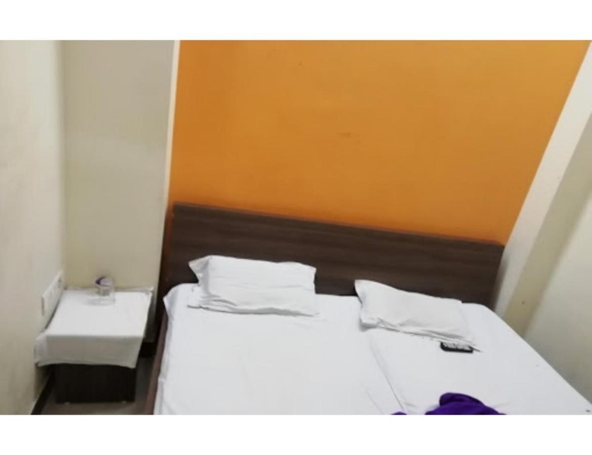 Hotel Adarsh, Удджайн Экстерьер фото