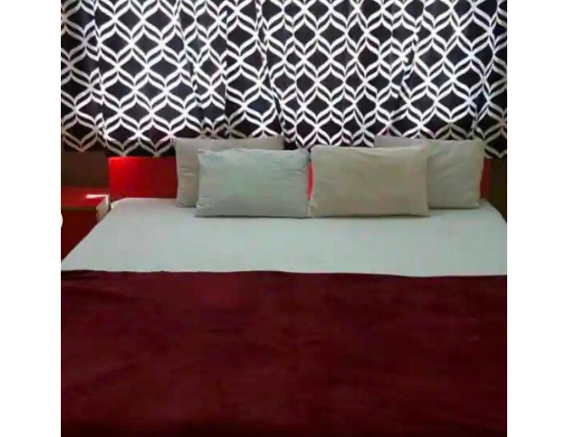 Hotel Adarsh, Удджайн Экстерьер фото