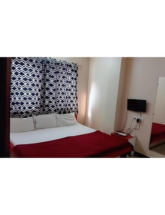 Hotel Adarsh, Удджайн Экстерьер фото