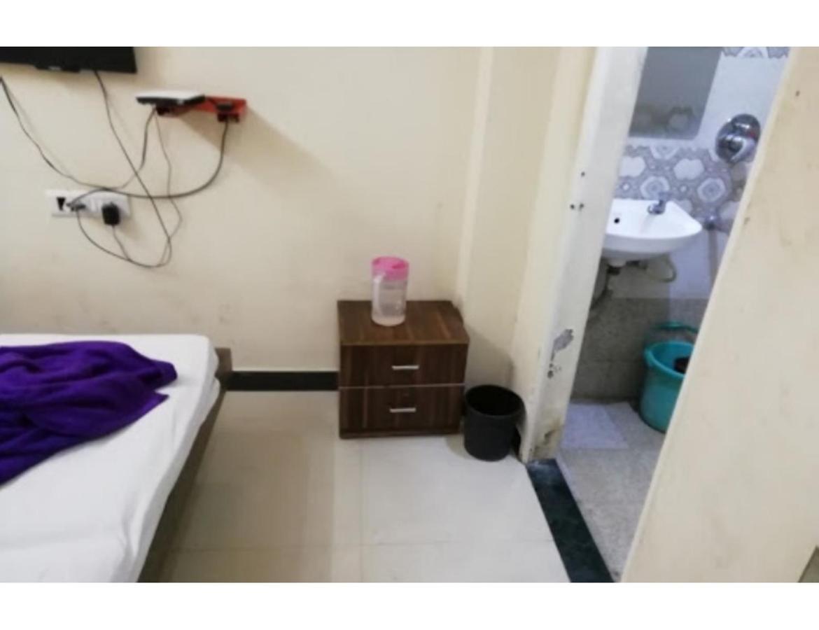 Hotel Adarsh, Удджайн Экстерьер фото