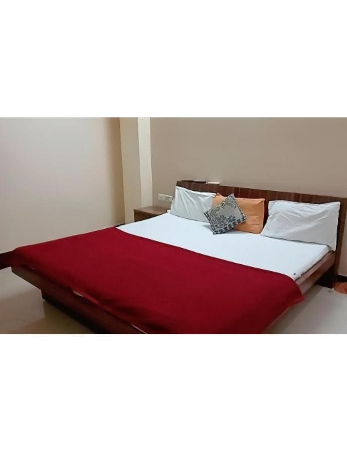 Hotel Adarsh, Удджайн Экстерьер фото