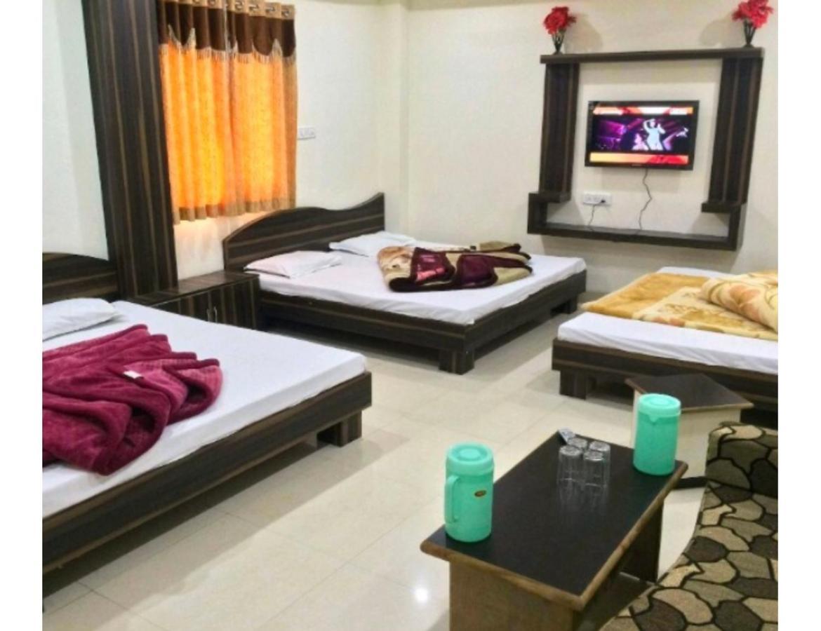 Hotel Adarsh, Удджайн Экстерьер фото