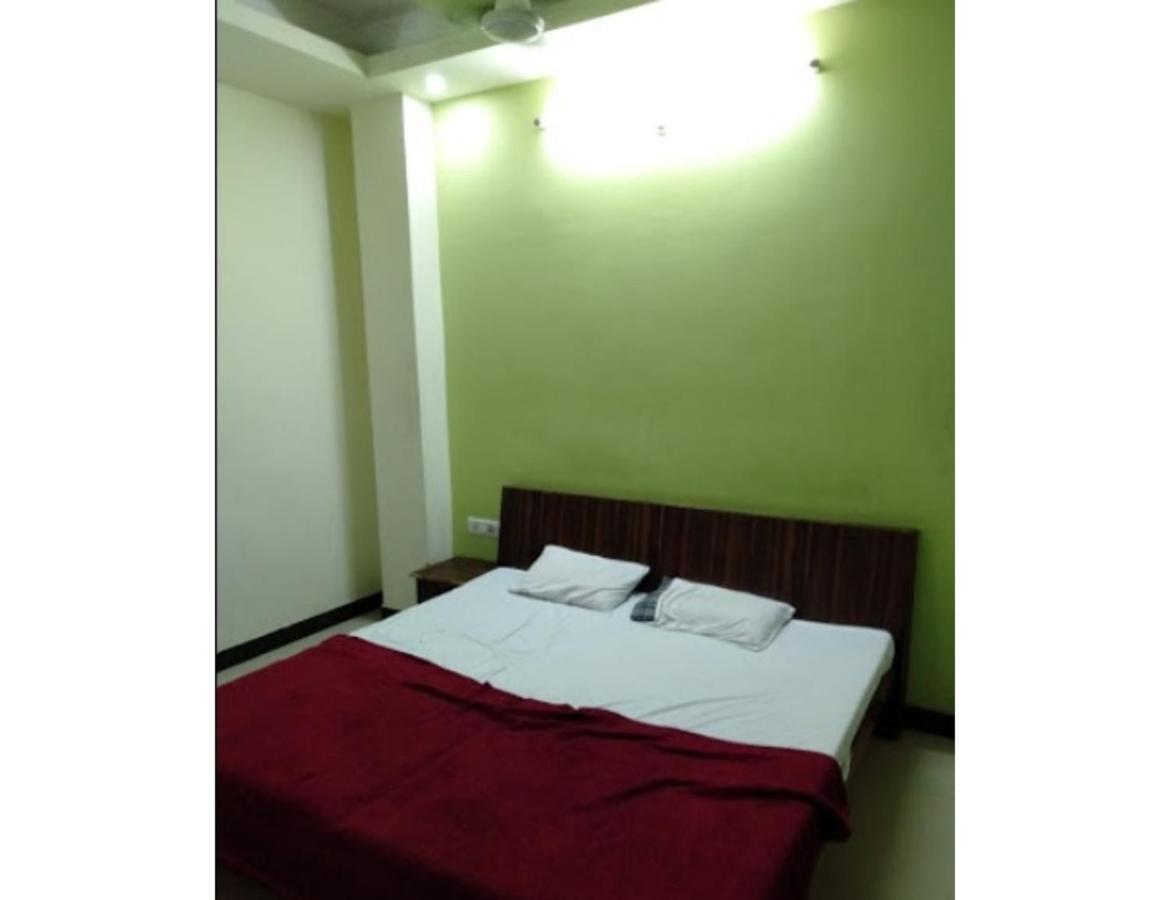 Hotel Adarsh, Удджайн Экстерьер фото