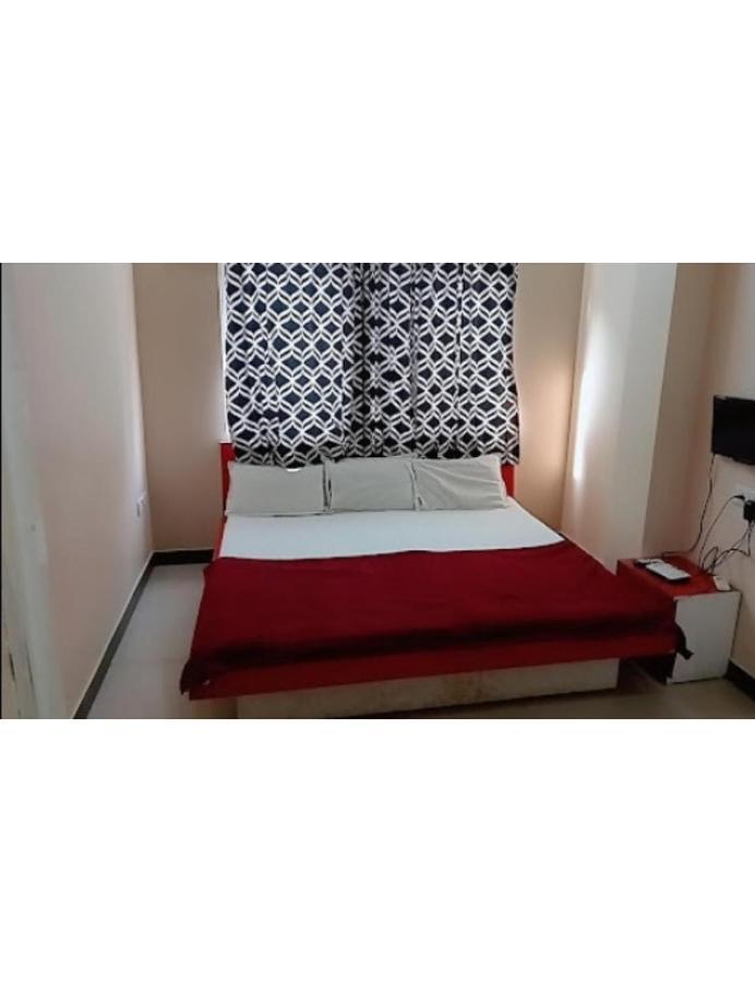 Hotel Adarsh, Удджайн Экстерьер фото
